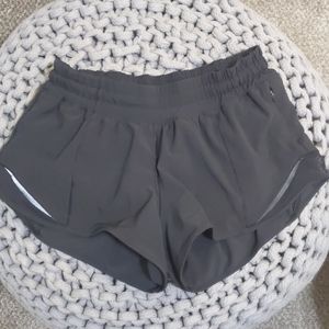 Lululemon Hotty Hot Short 2.5” Sz 4